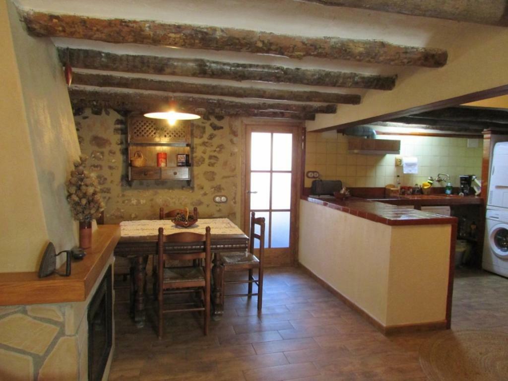Can Font Guest House Siurana  Luaran gambar