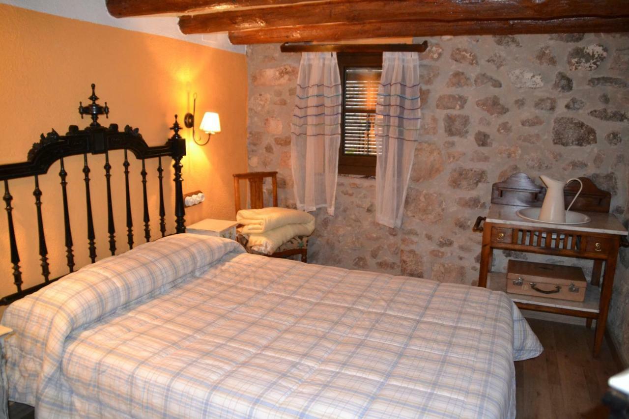 Can Font Guest House Siurana  Luaran gambar