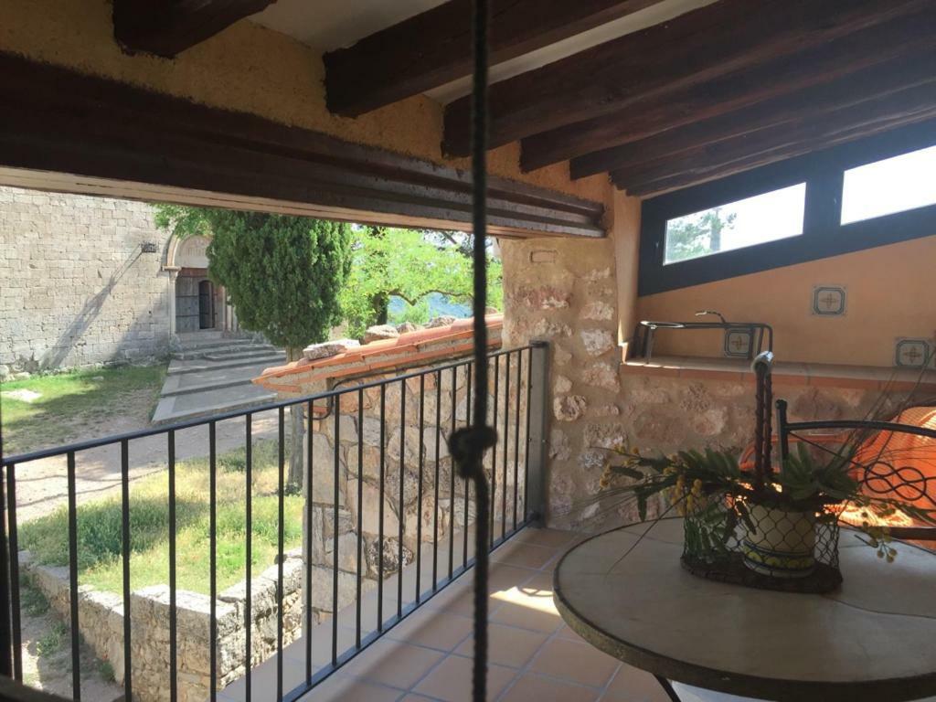 Can Font Guest House Siurana  Luaran gambar