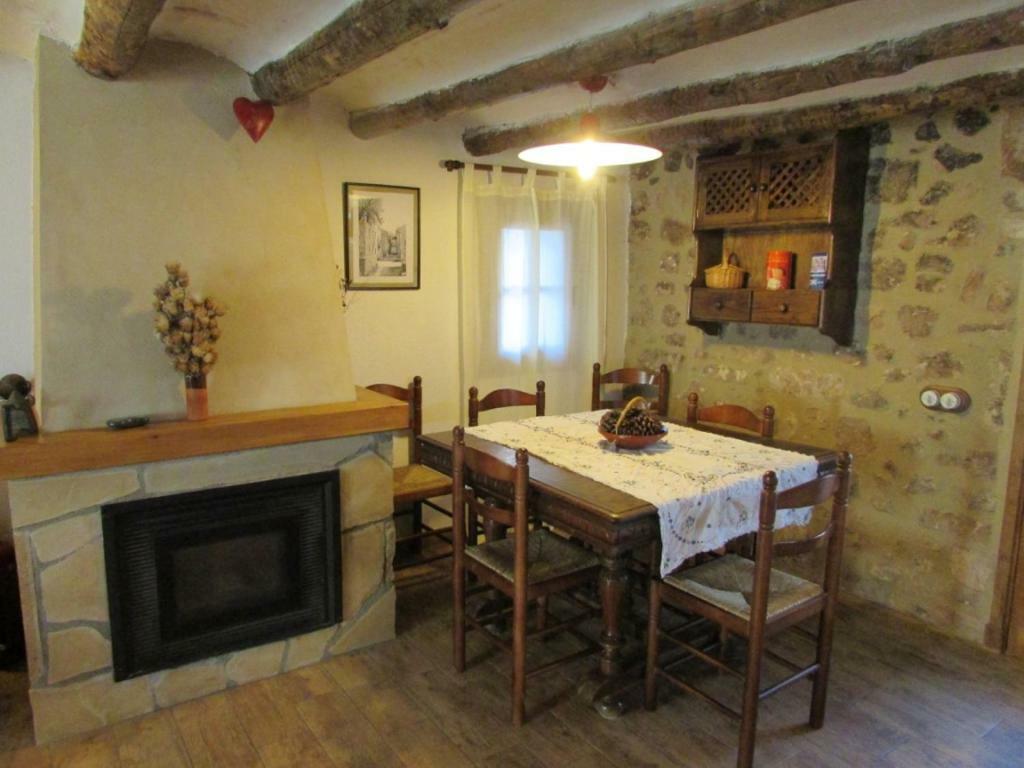 Can Font Guest House Siurana  Luaran gambar