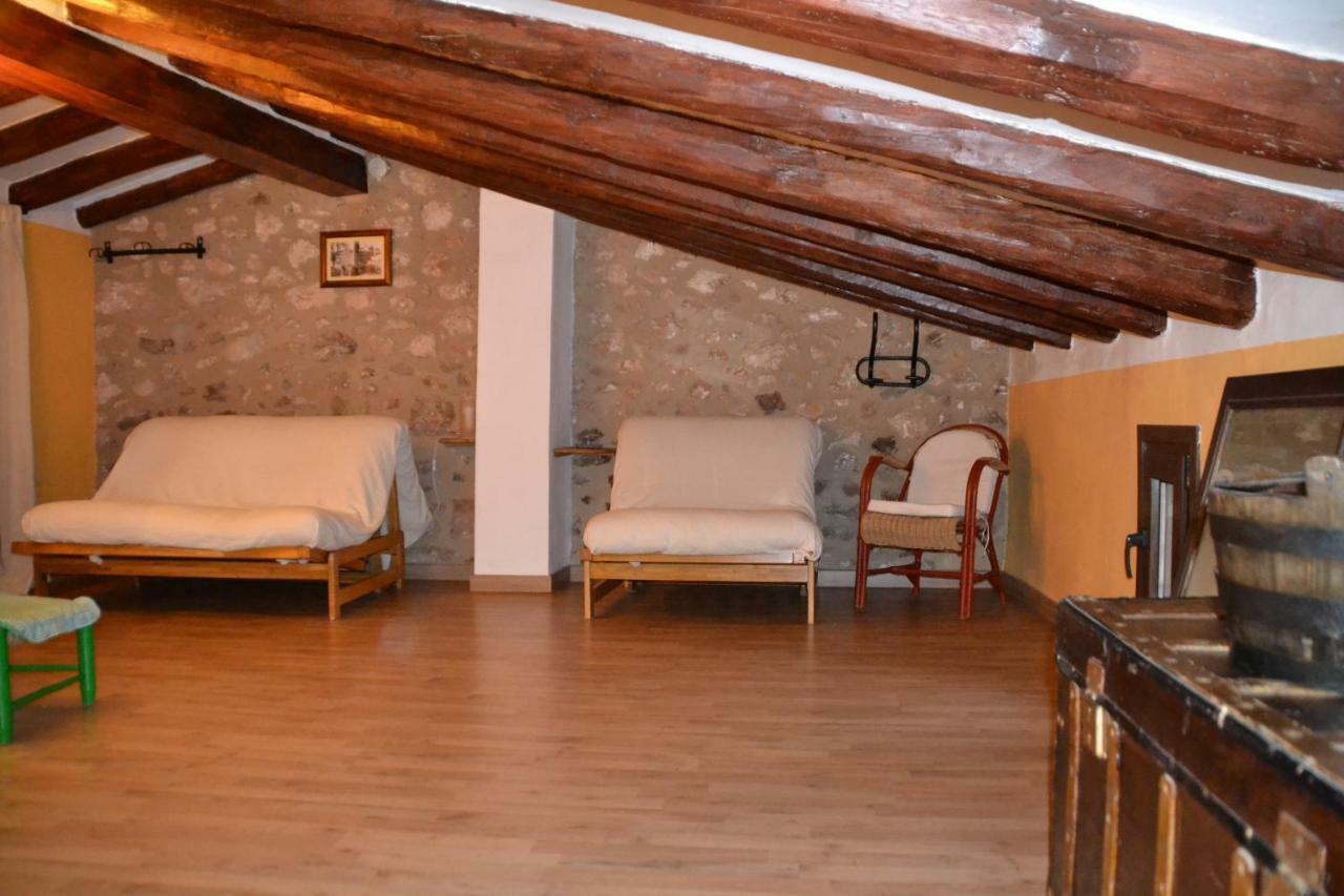 Can Font Guest House Siurana  Luaran gambar