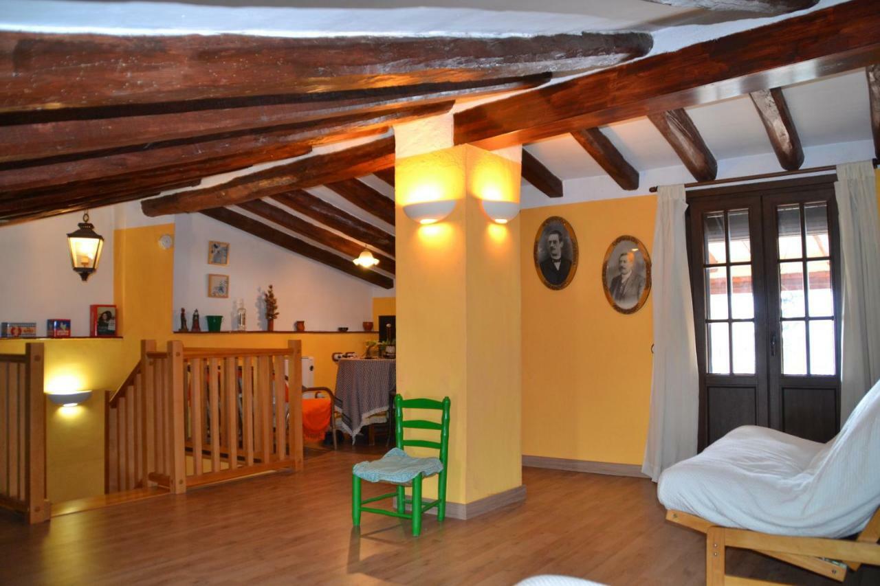 Can Font Guest House Siurana  Luaran gambar